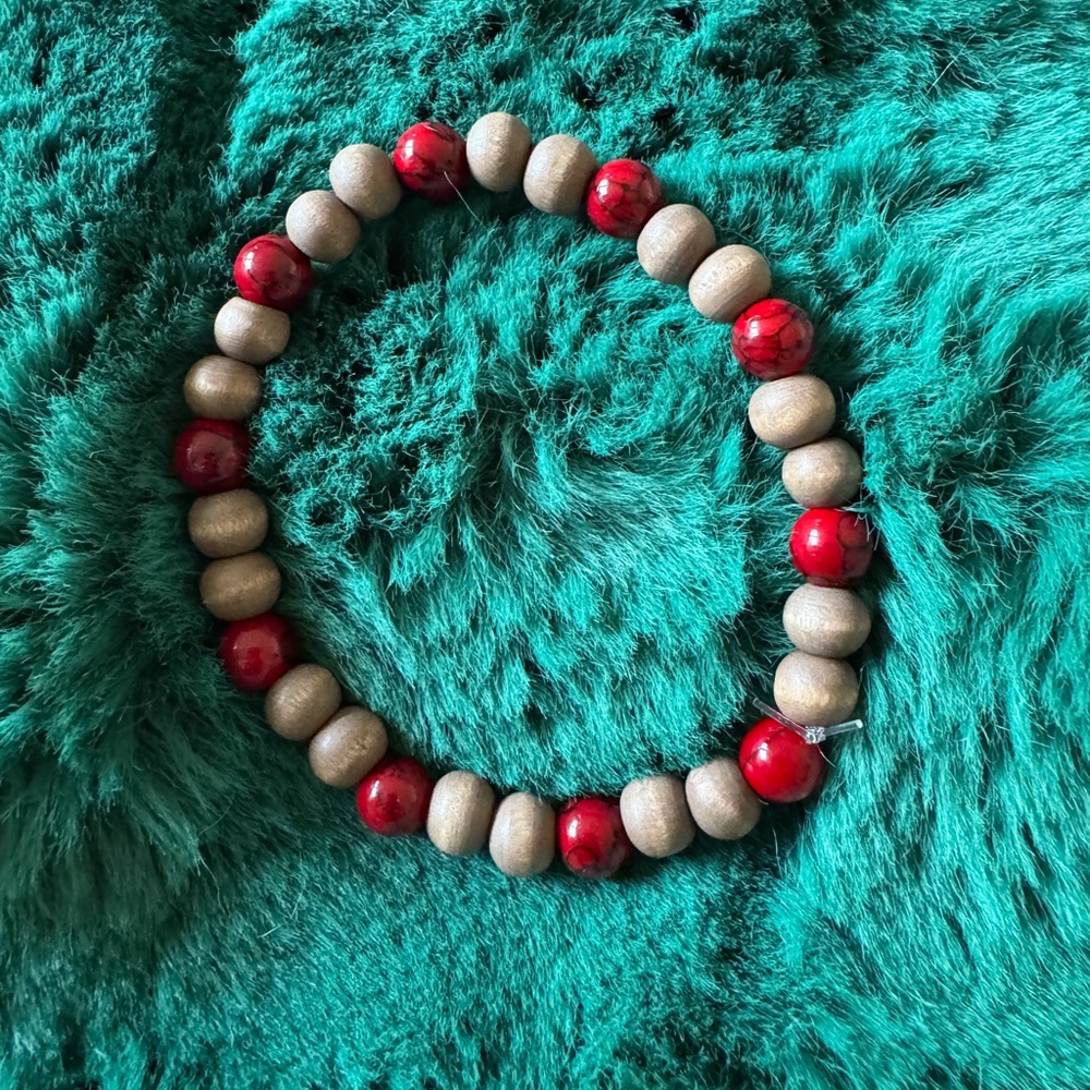 Red dyed quartzite and dark wood beads handmade bracelet